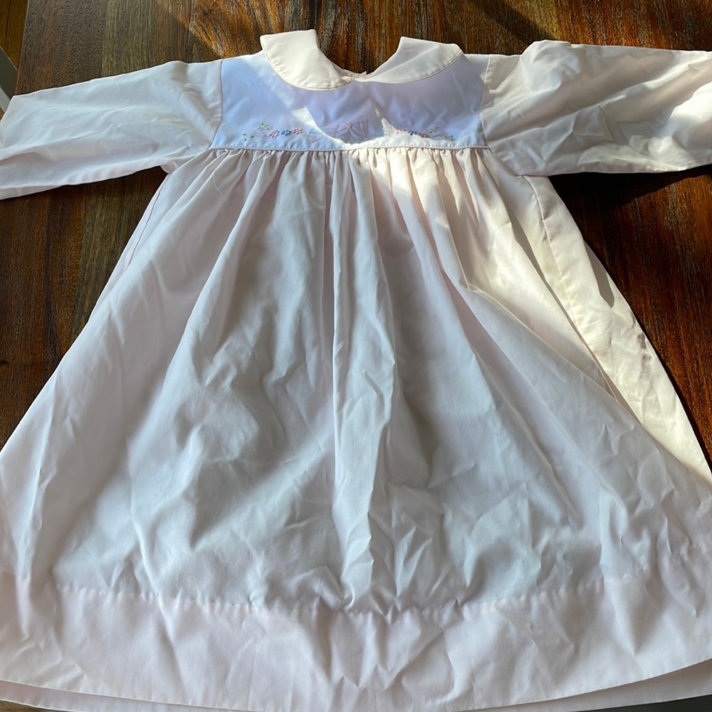 Long sleeved pink and white dress, detail on the chest, Size 3T